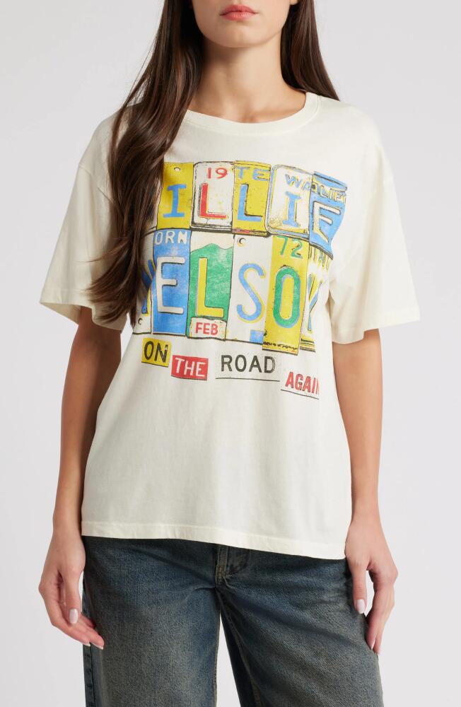 Daydreamer Willie Nelson Cotton Graphic T-Shirt in Stone Vintage Cover