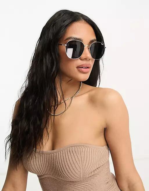 Quay Jezabell round sunglasses in gold/smoke Cover