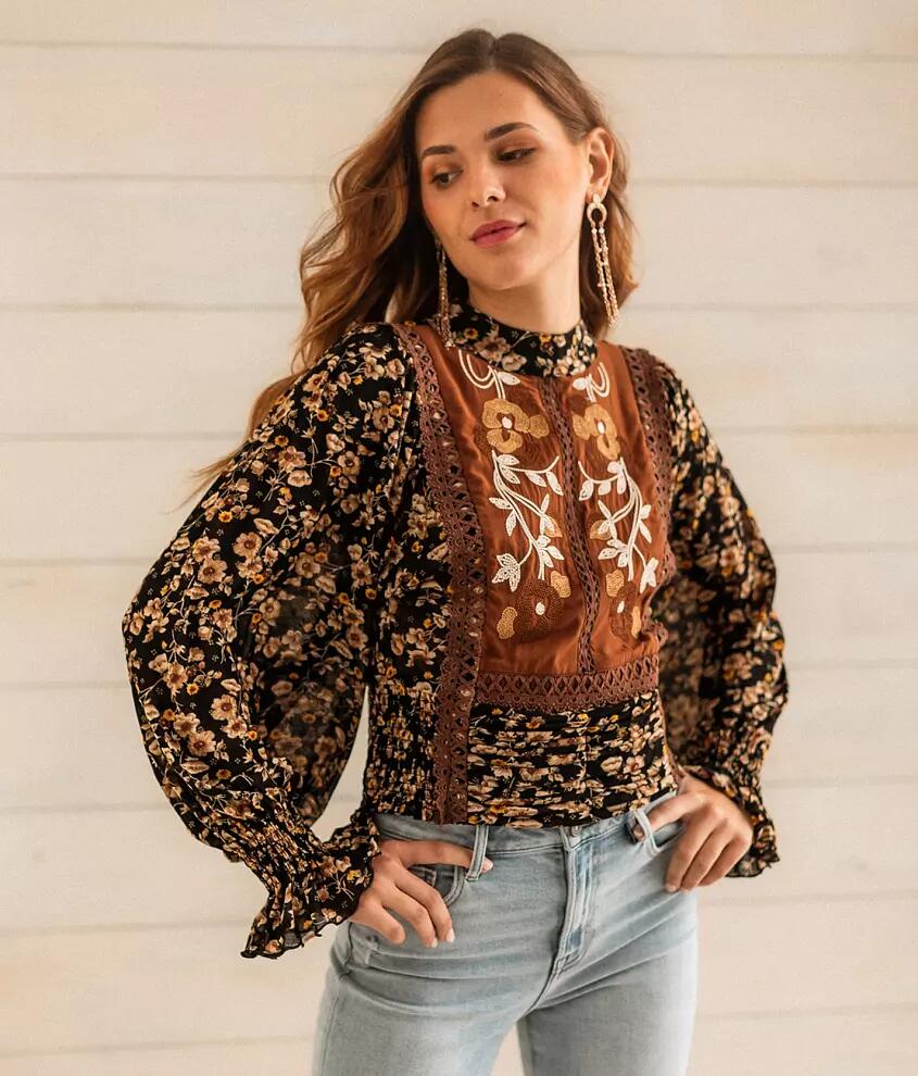 Sterling & Stitch Embroidered Floral Top Cover