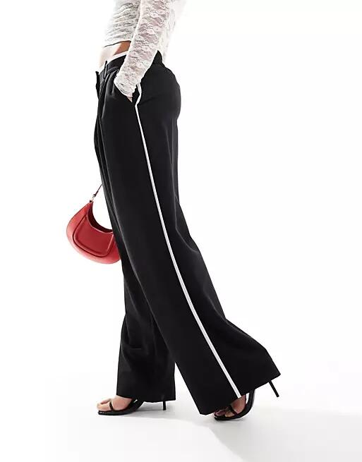 River Island side stripe pants in black Cover