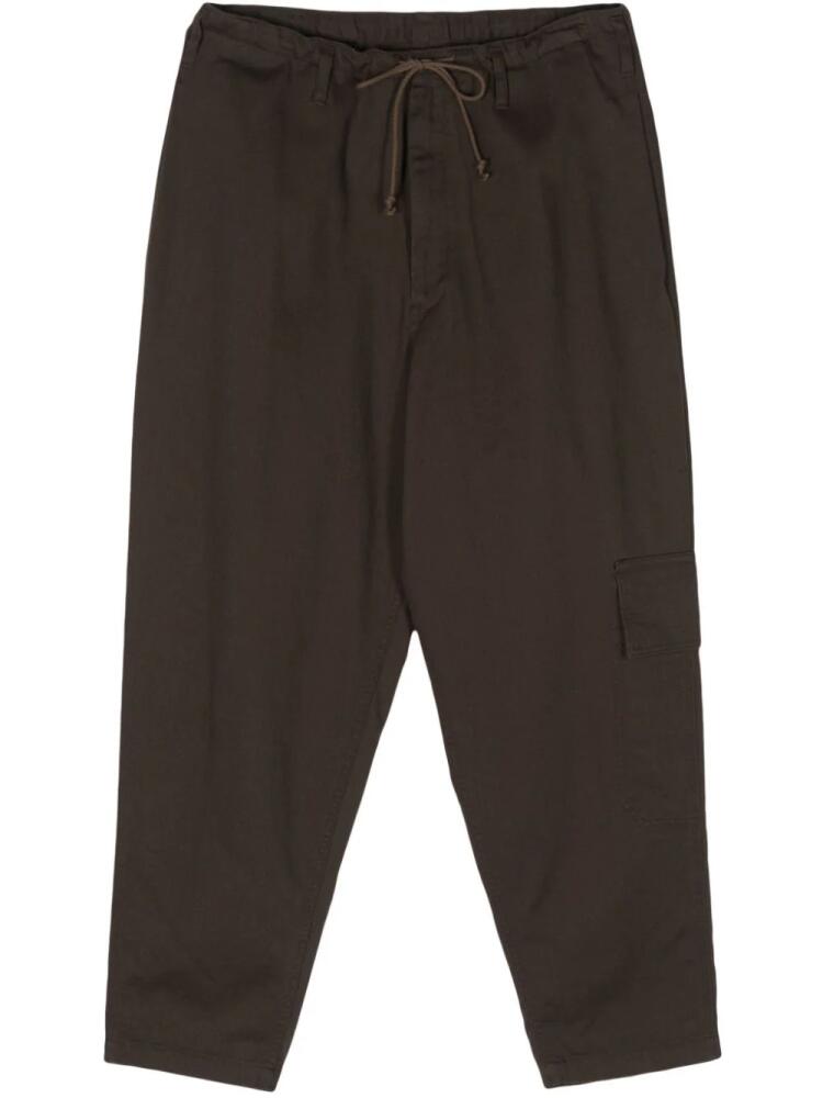 Yohji Yamamoto drawstring-waist tapered trousers - Brown Cover