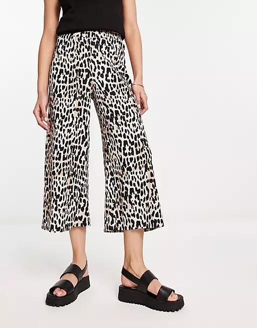 River Island shirred waist culotte in leopard print-Neutral Cover