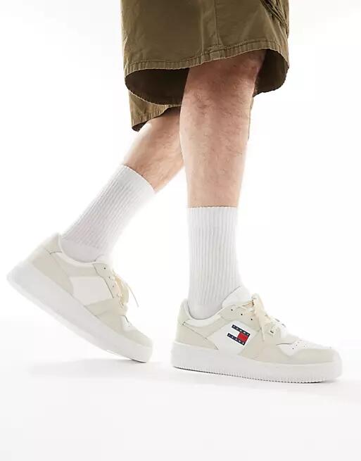 Tommy Jeans Retro basketball essential sneakers in off white Cover