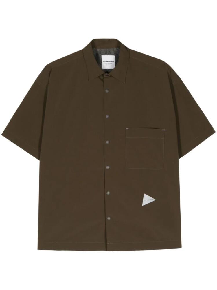 and Wander logo-patch classic-collar shirt - Green Cover