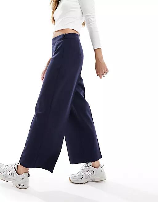 Vero Moda tailored straight leg pants in navy Cover