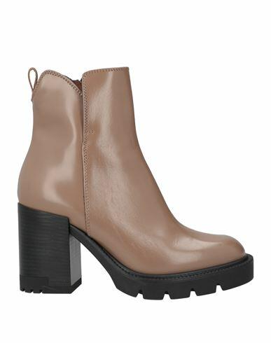 Janet & Janet Woman Ankle boots Camel Leather Cover