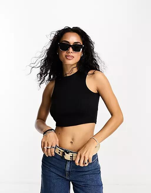 Only cropped tank top in black Cover