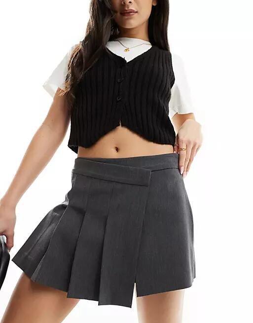 Mango cross waistband tailored skort in gray Cover