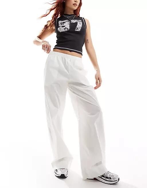 Weekday Hanna slouchy pants in off-white Cover