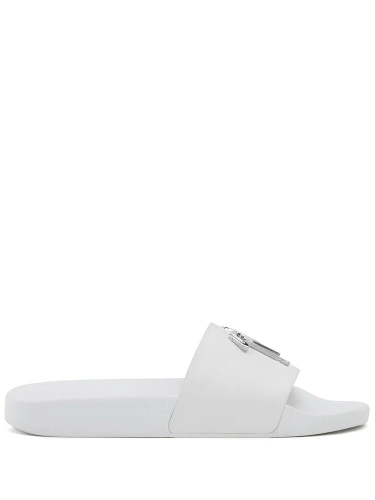 Giuseppe Zanotti Brett logo slides - White Cover