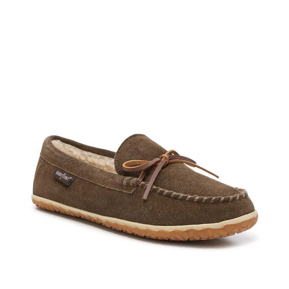 Minnetonka Tomm Moccasin Slipper | Men's | Dark Brown Cover