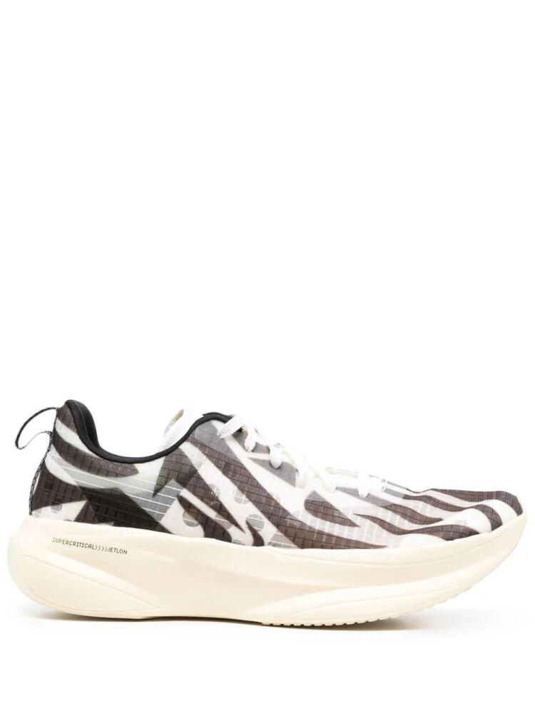 BRAND BLACK graphic-print low-top sneakers - White Cover