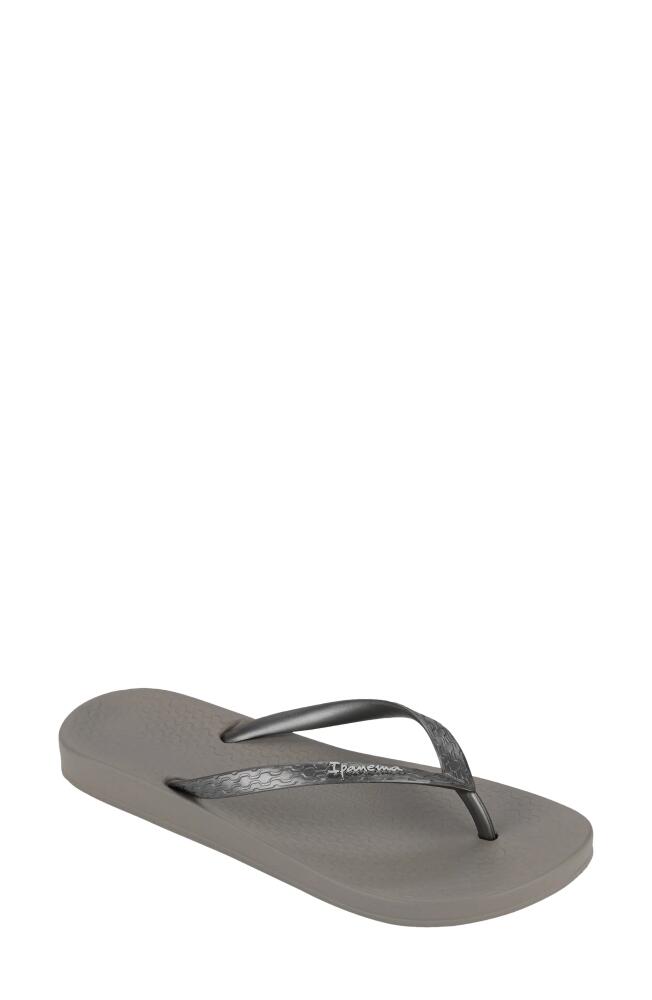 Ipanema 'Ana' Flip Flop in Dark Grey/Silver Cover