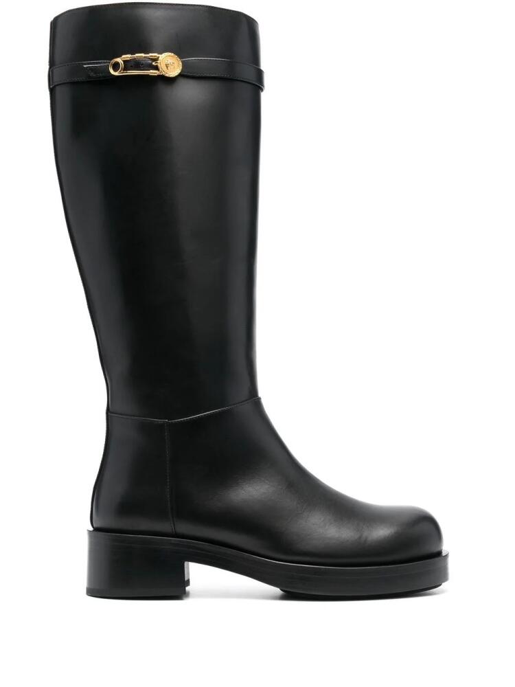 Versace plaque-detail polished-finish boots - Black Cover