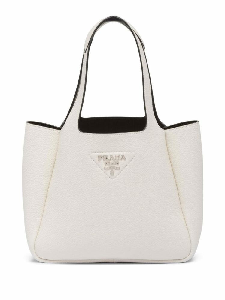 Prada pebbled logo-plaque tote bag - White Cover