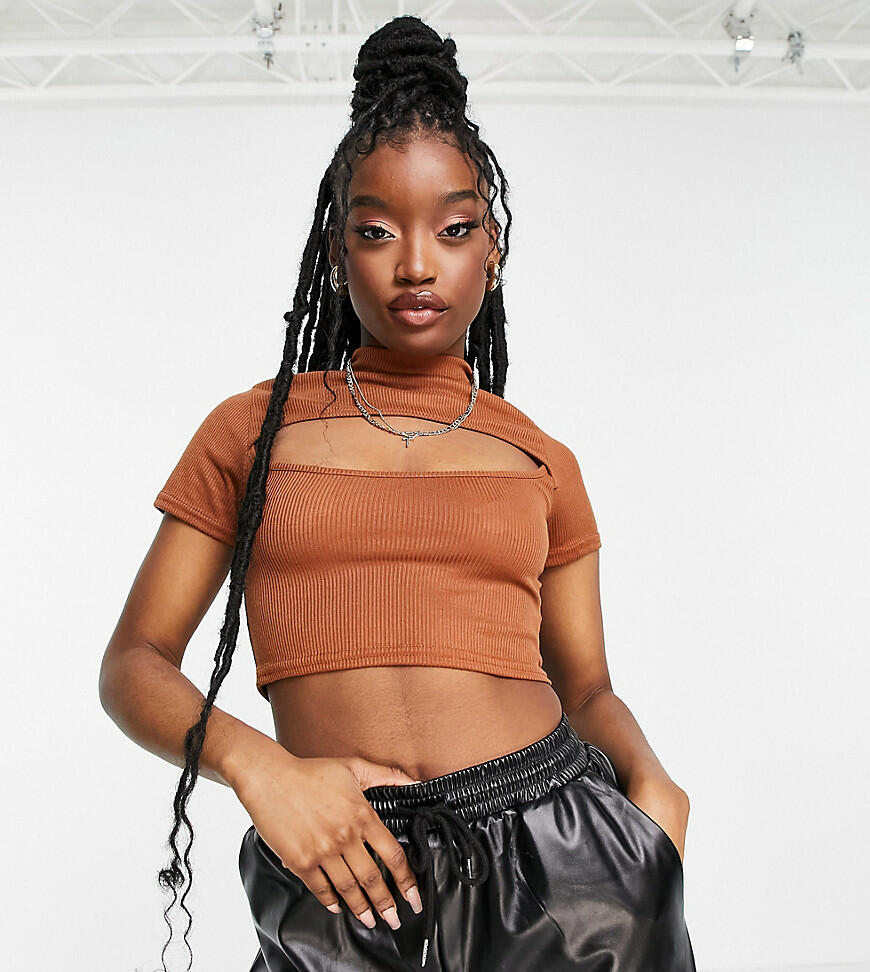 Missguided key hole front crop top in mocha-Brown Cover