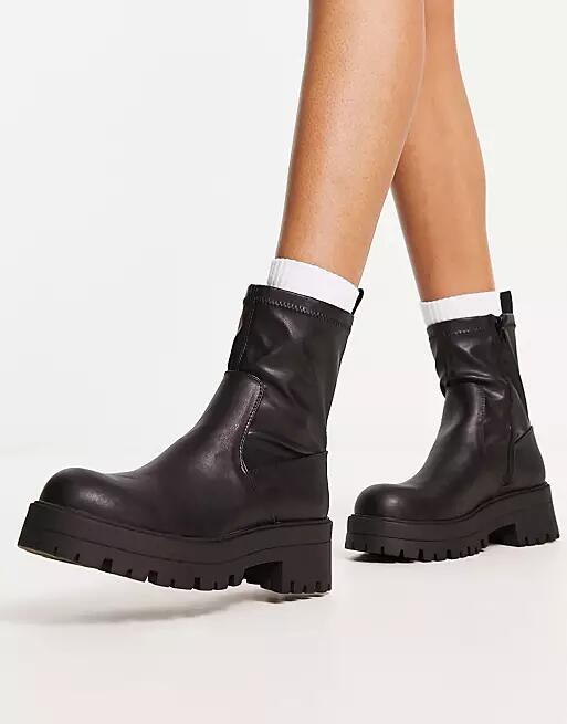 Pull & Bear wide fit chunky ankle boots in black Cover