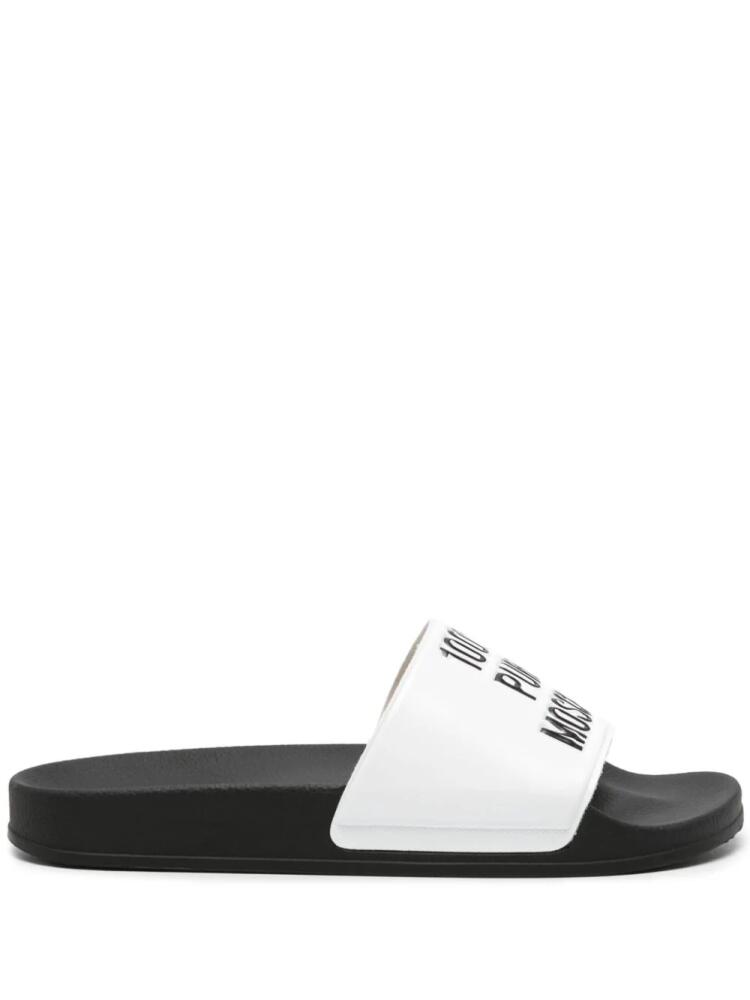 Moschino slogan-embossed slides - White Cover