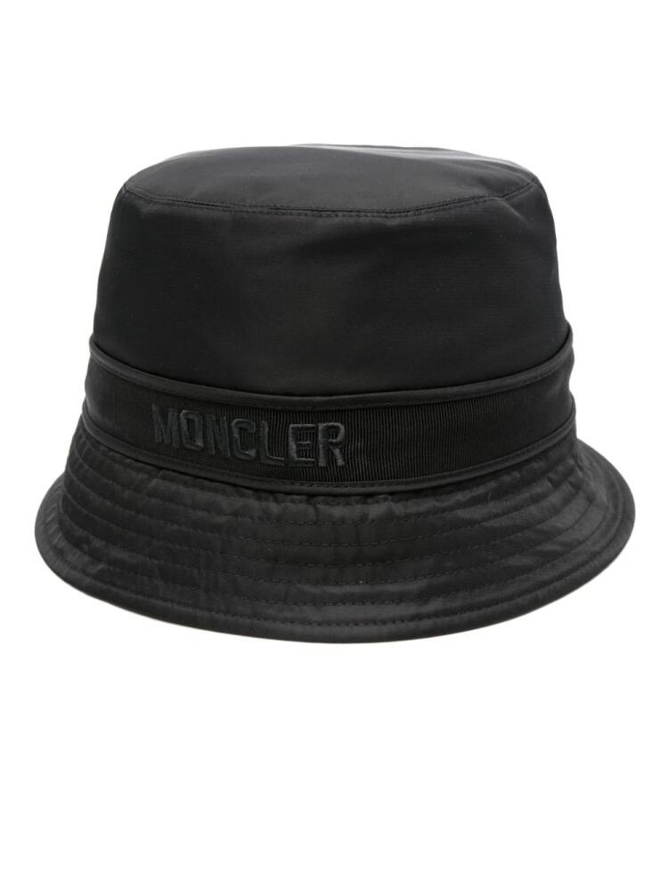 Moncler logo-embroidered bucket hat - Black Cover