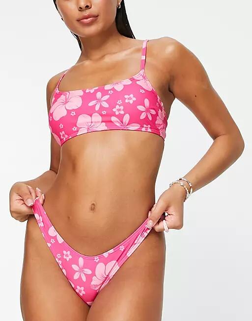 New Look scoop crop bikini top in pink tropical Cover