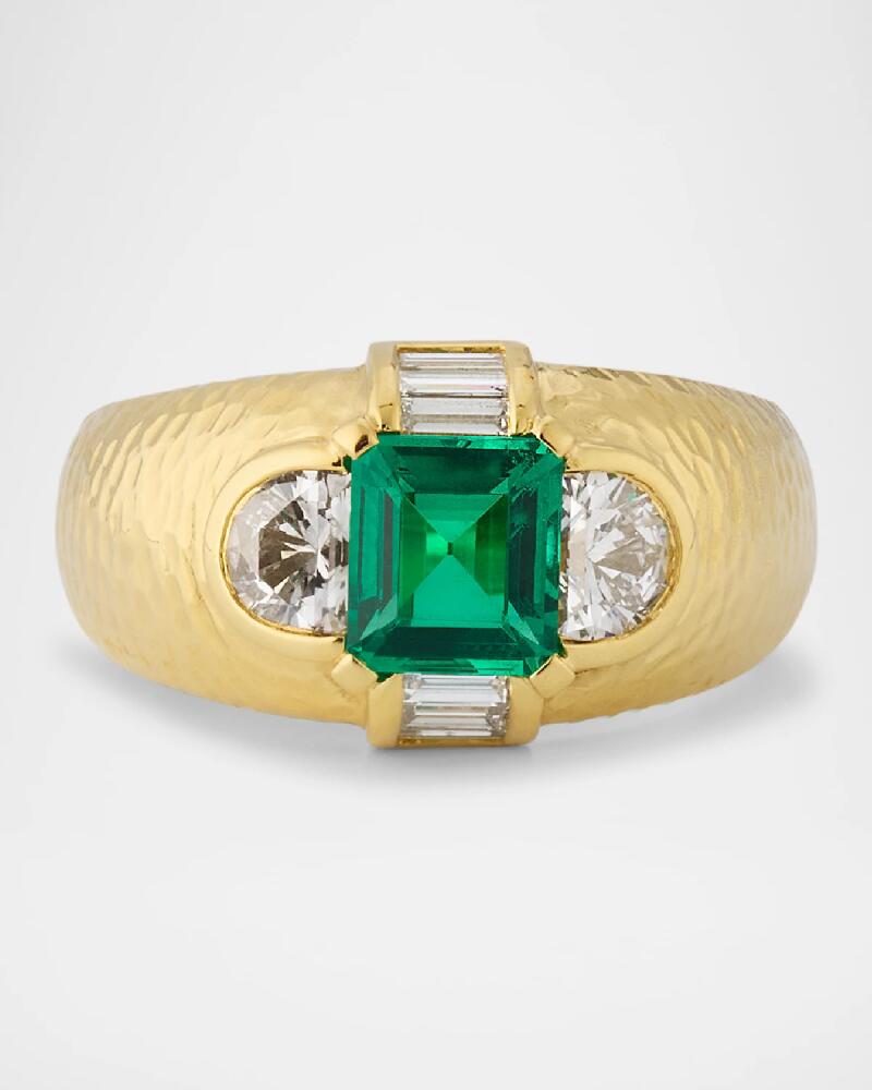 NM Estate Estate 18K Yellow Gold Colombian Emerald Hammered Ring, Size 8.75 Cover