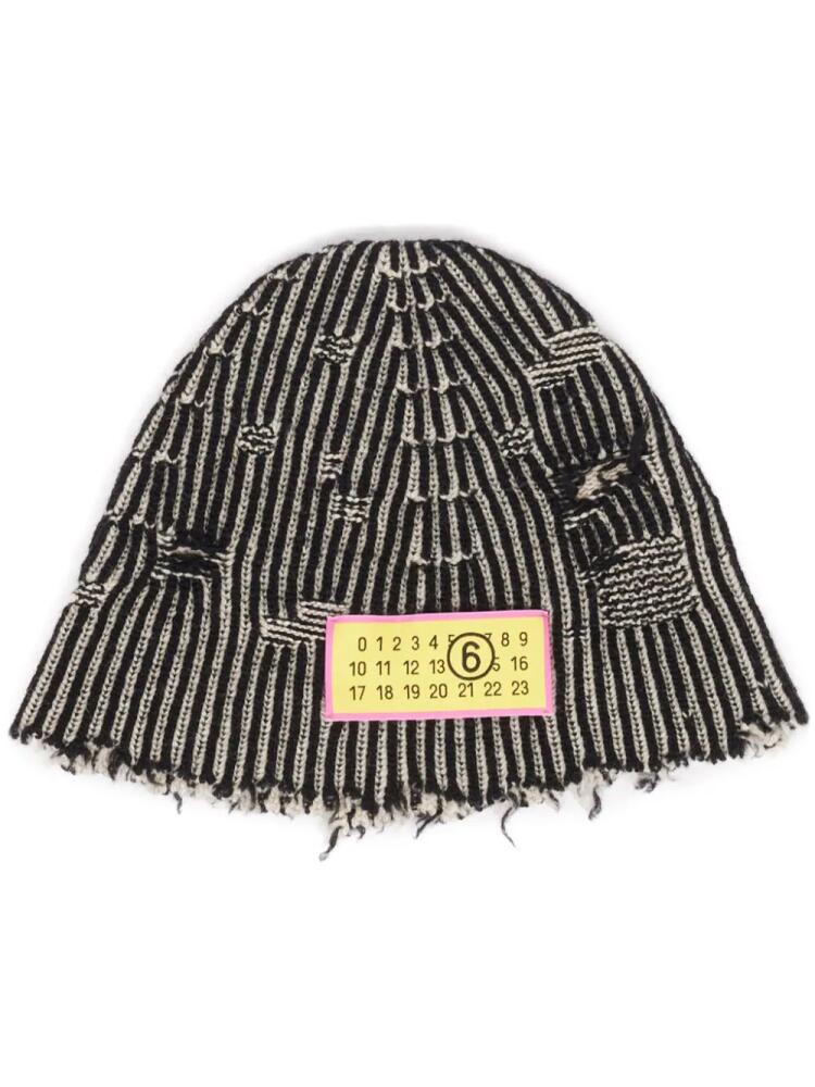 MM6 Maison Margiela distressed-effect ribbed beanie - Black Cover