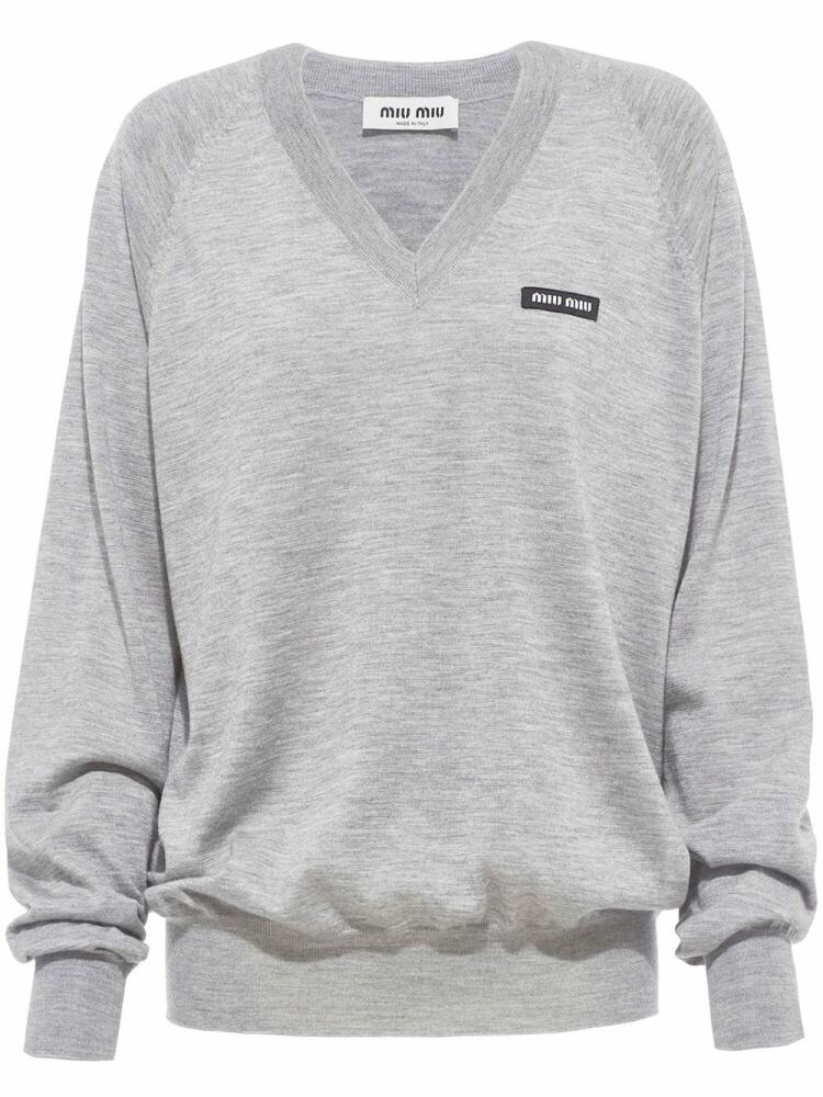 Miu Miu logo-patch V-neck cashmere jumper - Grey Cover