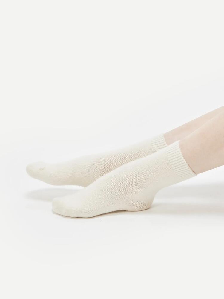 Gobi Cashmere Basic Socks in White Cover