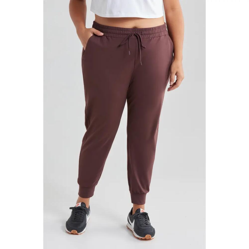 Zella Move In Pocket Joggers in Burgundy Fudge Cover