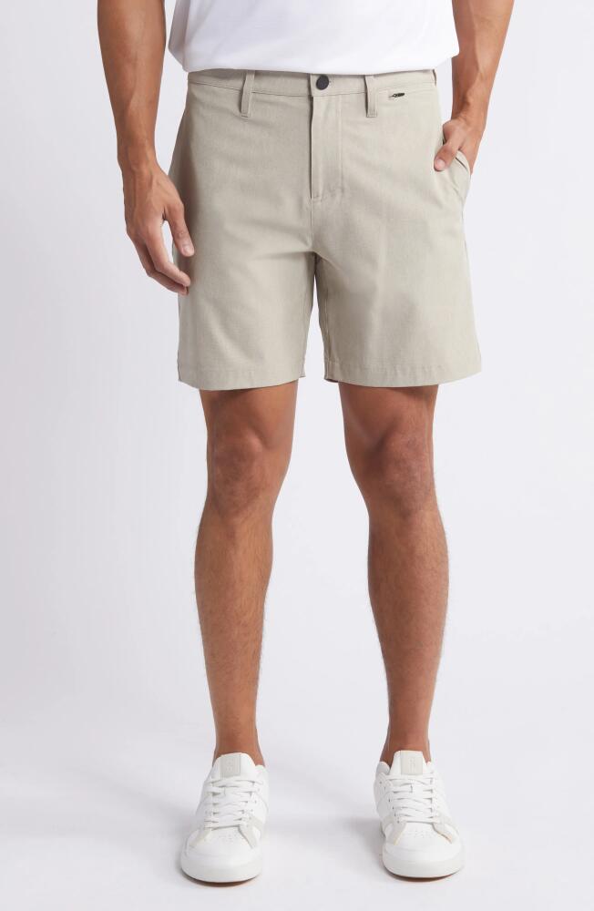 Zella 7-Inch Flat Front Stretch Chambray Shorts in Tan Aluminum Cover