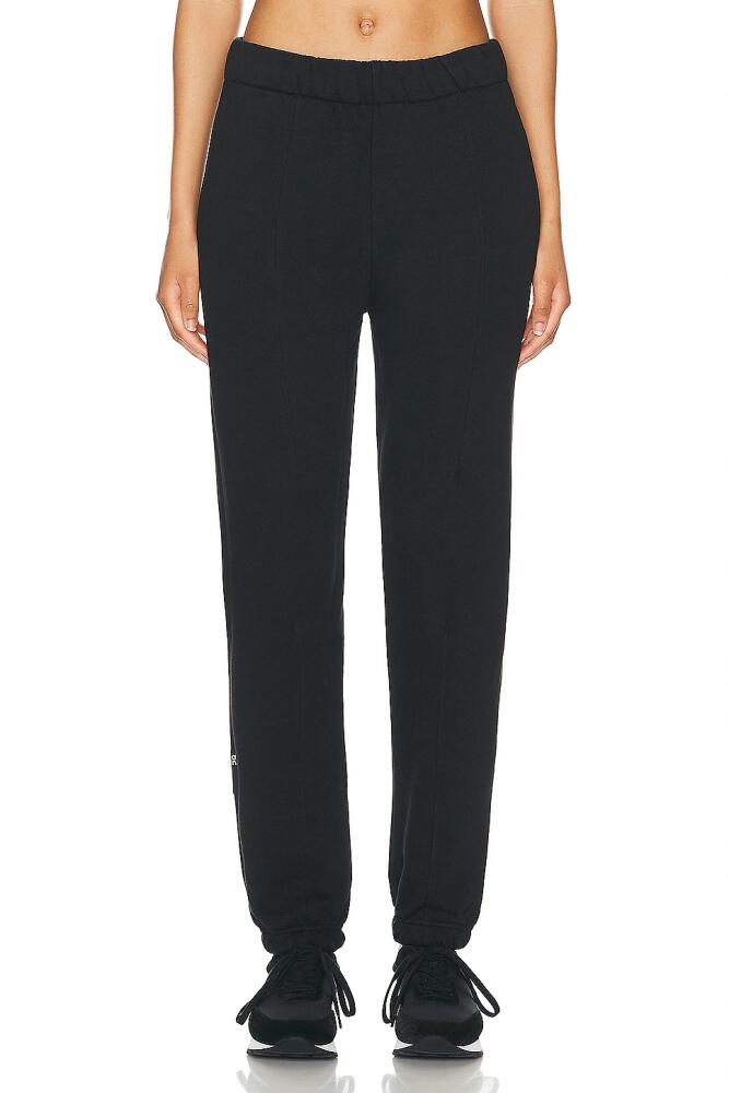 On Club Pant in Black Cover