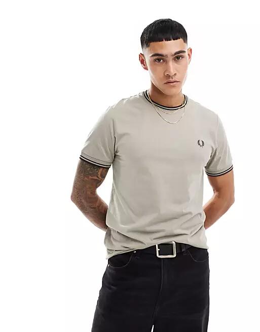 Fred Perry twin tipped t-shirt in light gray Cover