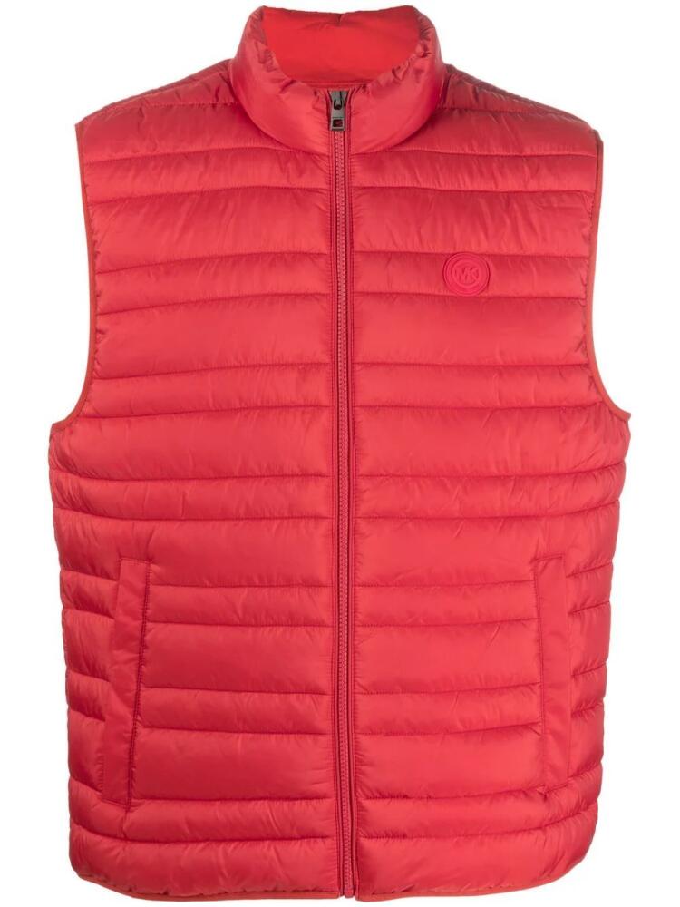 Michael Kors logo-patch padded gilet - Red Cover