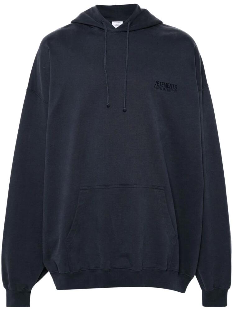 VETEMENTS logo-embroidered hoodie - Blue Cover