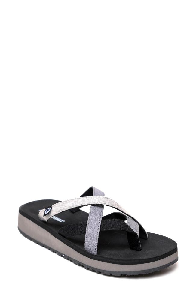 Minnetonka Hanna 2.0 Flip Flop in Grey Multi Cover