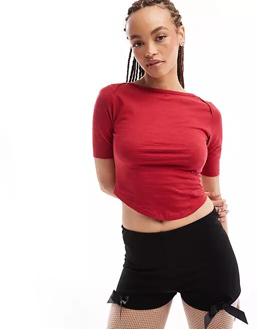 Motel ralda curved hem t-shirt in red Cover