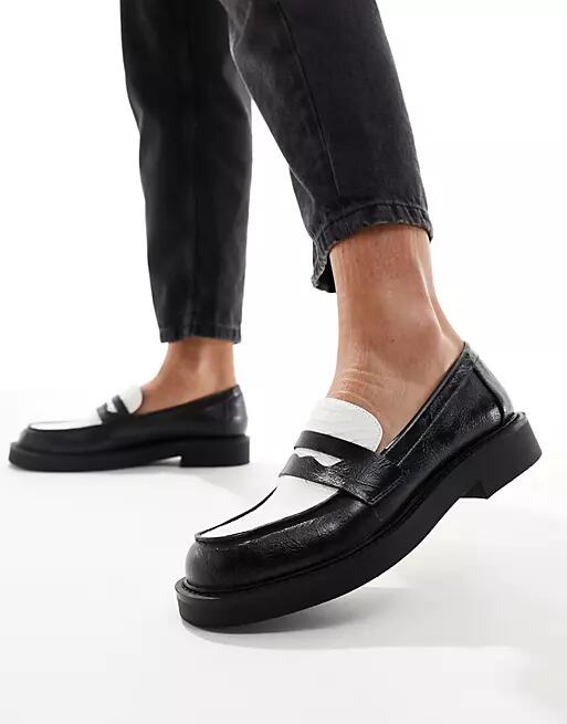 Bershka monochrome loafers in black & white Cover