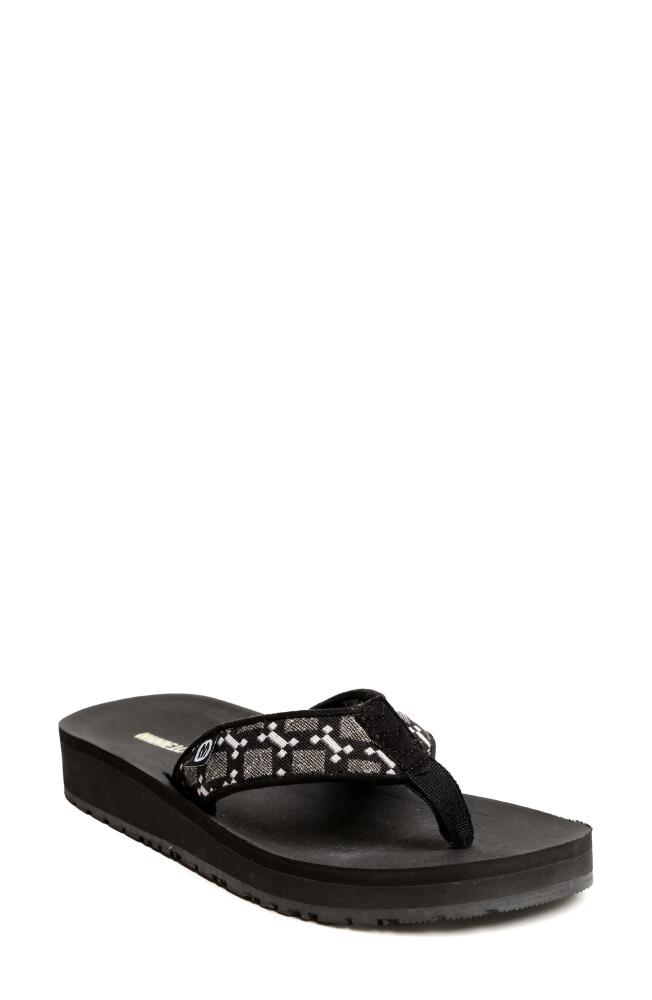 Minnetonka Hedy 2.0 Flip Flop in Black Geometric Cover