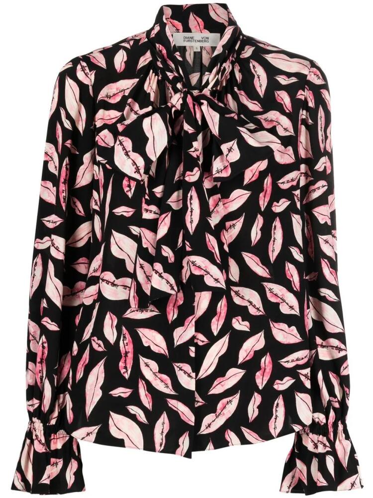 DVF Diane von Furstenberg lips-print pussy-bow blouse - Black Cover