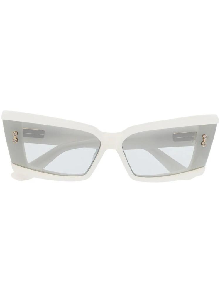 Akoni rectangle-frame sunglasses - White Cover