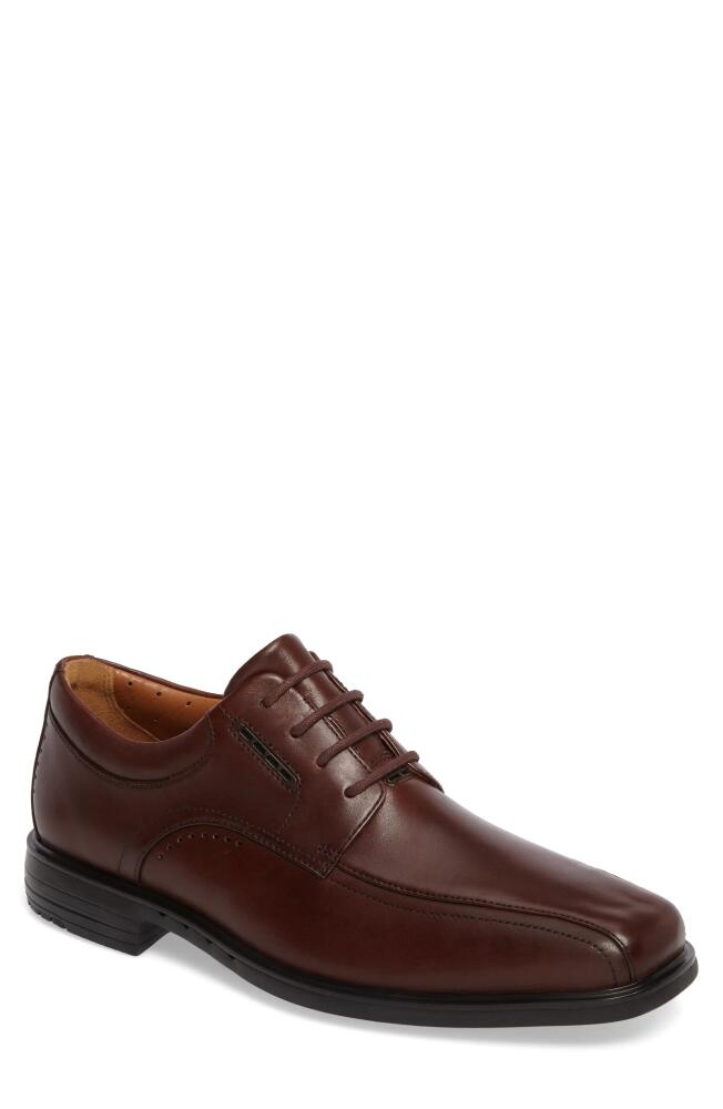 Clarks(r) Un. Kenneth Bike Toe Oxford in Brown Leather Cover