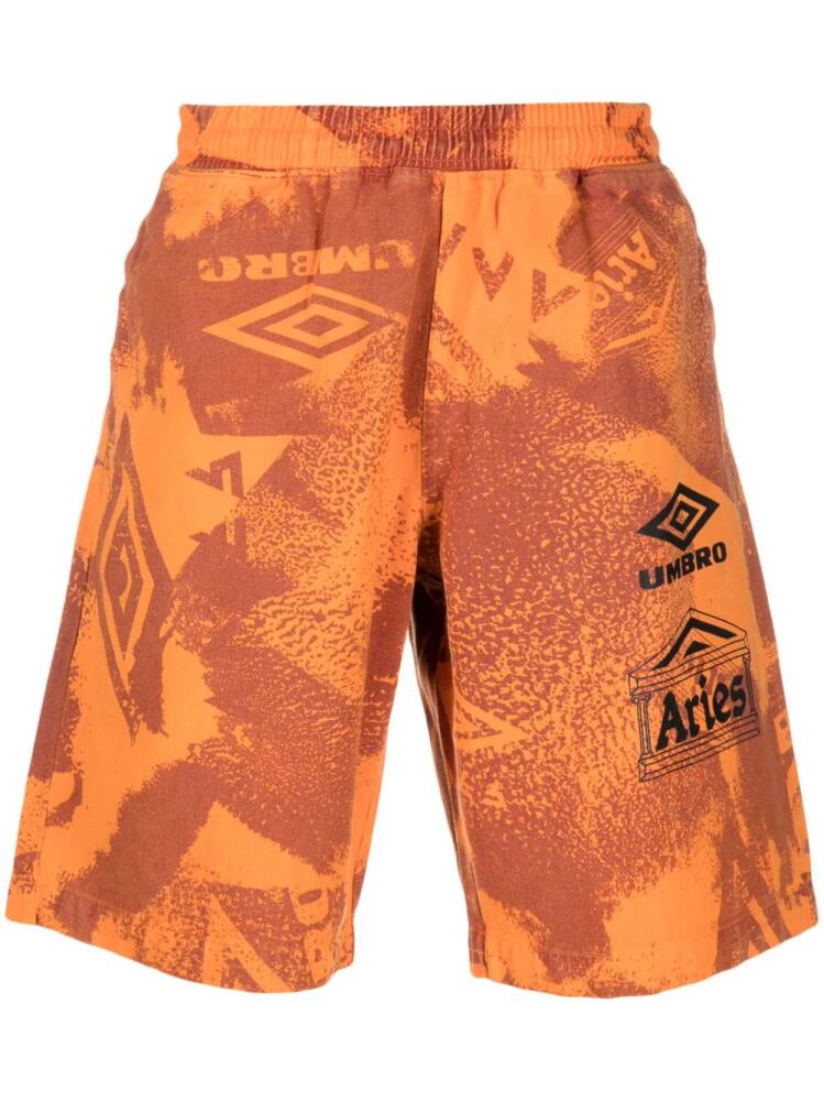 Aries x Umbro graphic-print shorts - Orange Cover