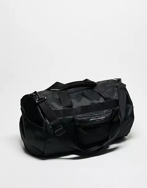 Tommy Hilfiger logo skyline duffle bag in black Cover