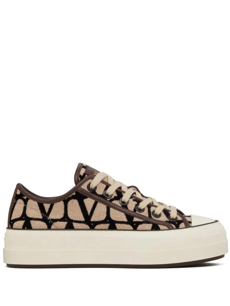 Valentino Garavani Totaloop XL Toile Iconographe sneakers - Brown Cover