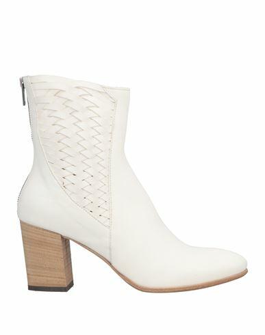 Pantanetti Woman Ankle boots White Soft Leather Cover