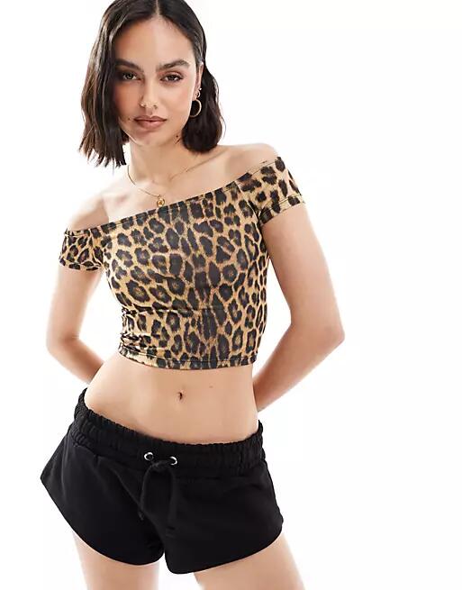 Pull & Bear bardot crop top in leopard print-Brown Cover