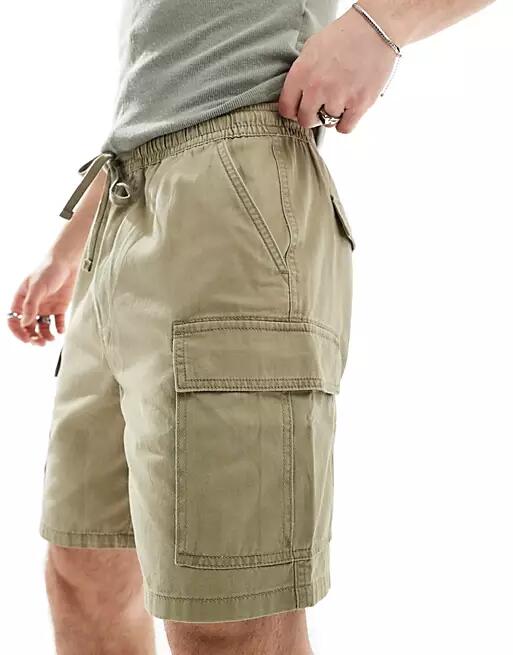 Pull & Bear cargo shorts in khaki-Green Cover