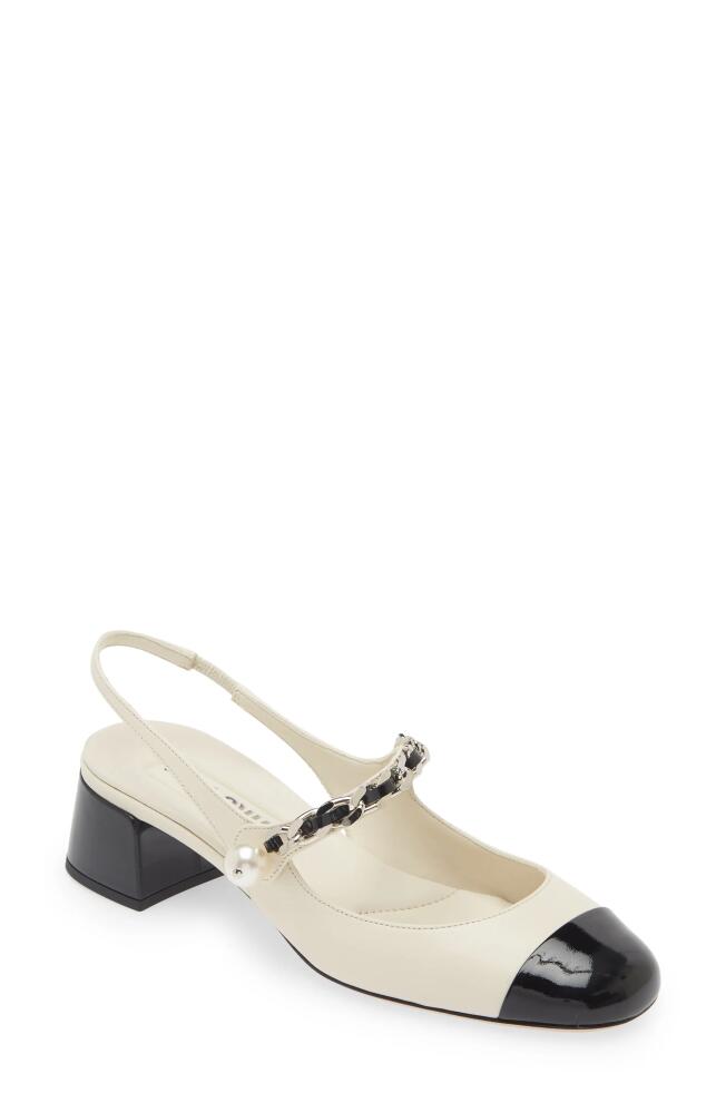 Miu Miu Chain Strap Slingback Cap Toe Pump in Avorio/Nero Cover