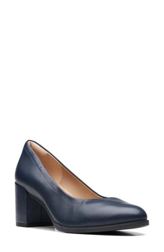 Clarks(r) Freva55 Court Pump in Navy Leather Cover