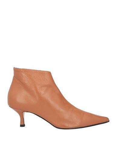 Luca Valentini Woman Pumps Tan Leather Cover